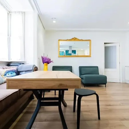 Modern In With Internet بلباو